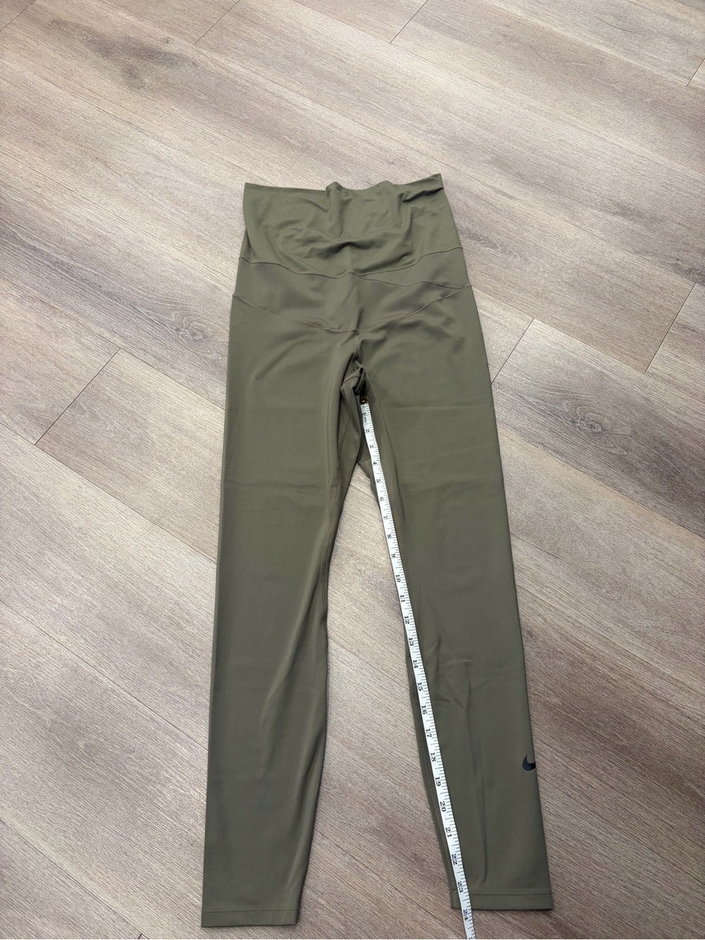 Nike Women’s Olive Tone High-Waist Performance Leggings (Maternity)